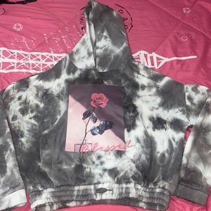 Gray and white cult favorite hoodie! Women’s size M..worn once! Available💕